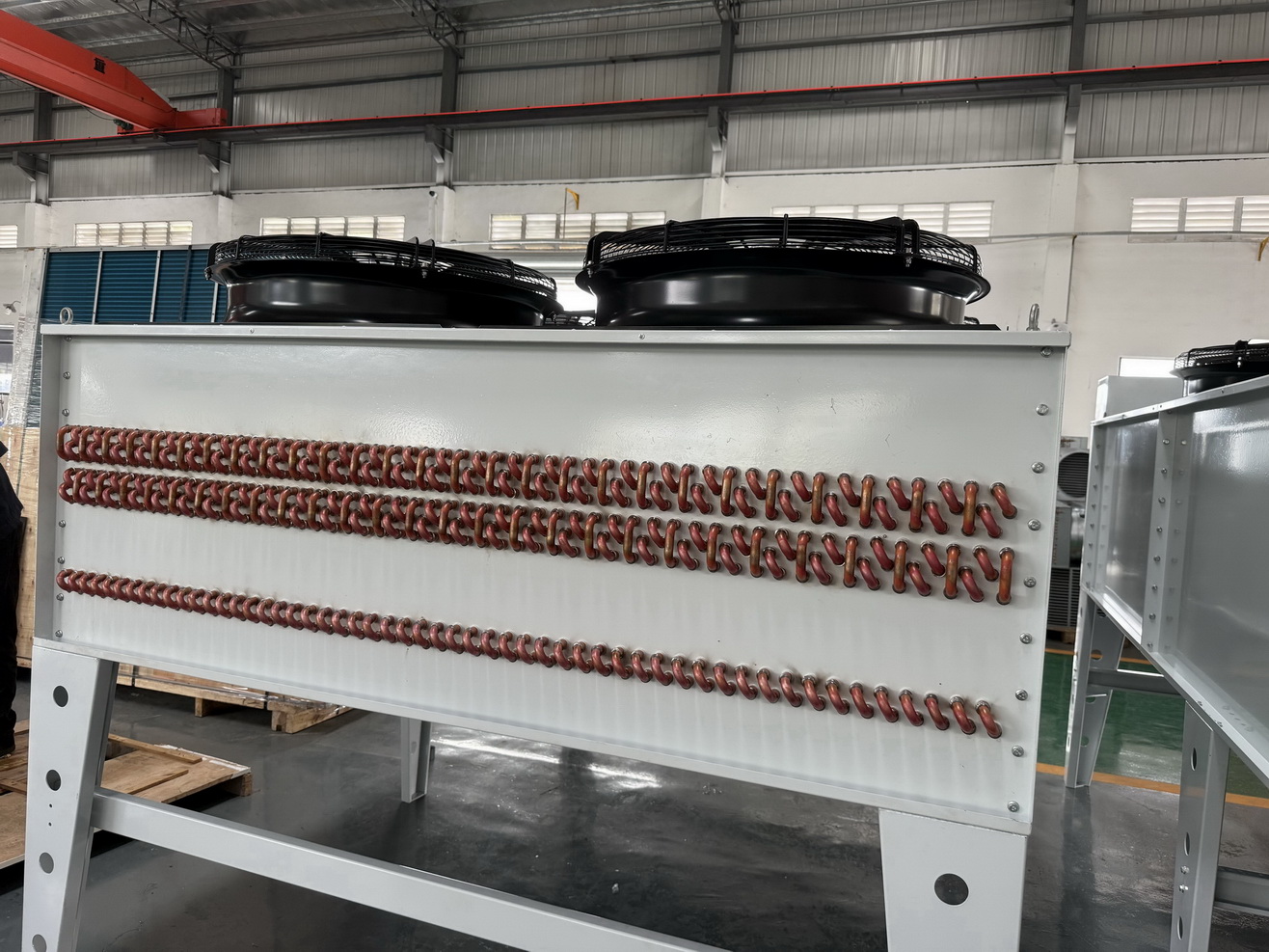 Horizontal Dry Cooler with EC Fan & Water Tank for Injection Molding Cooling