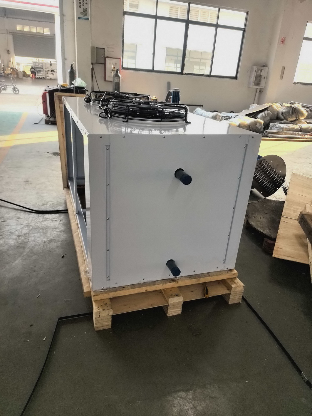 Small V Shape Dry Cooler with AC Fan for Packaging Line Heat Dissipation